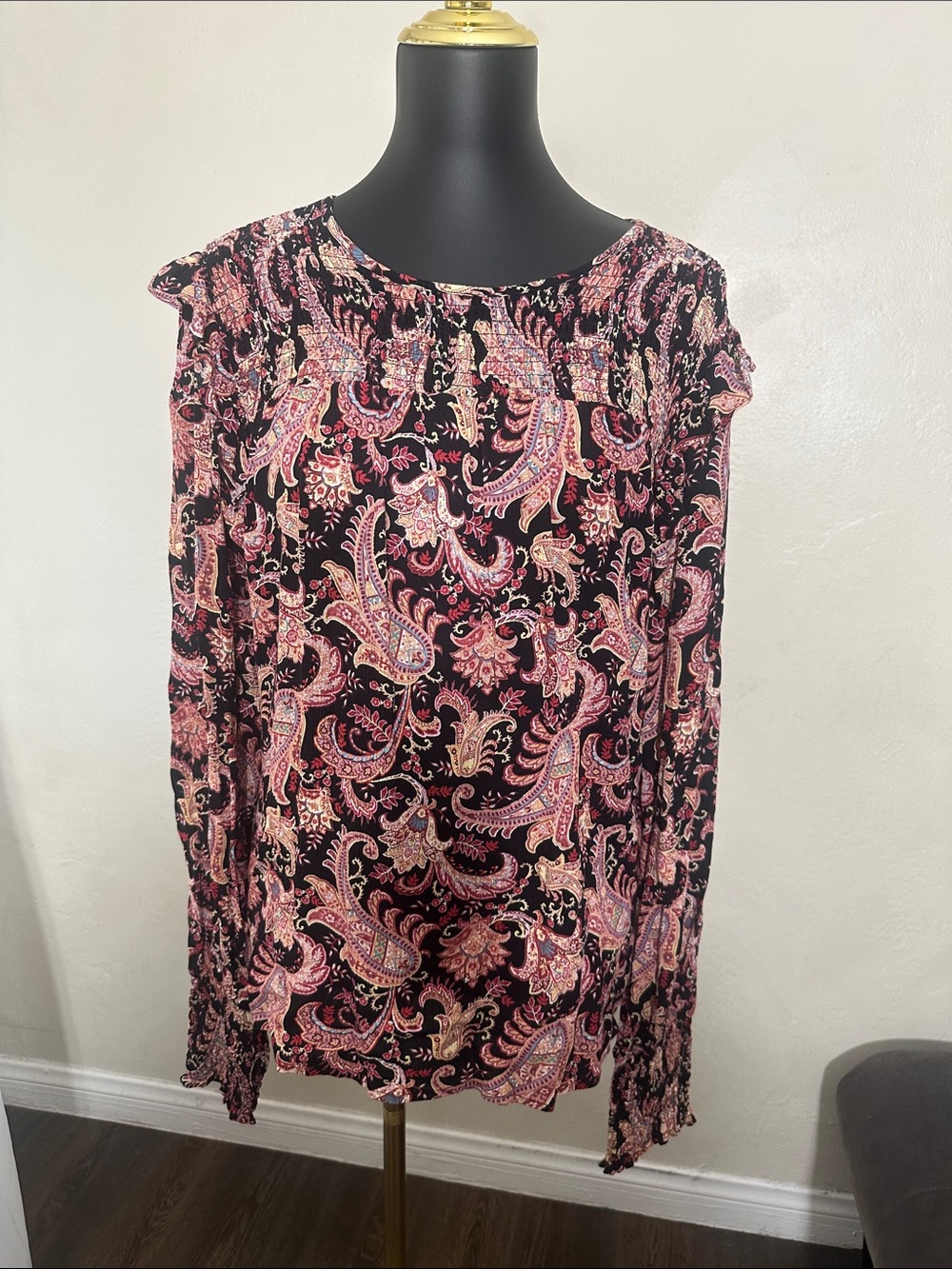 Knox Rose Black and Pink Paisley Smocked Neck Blouse